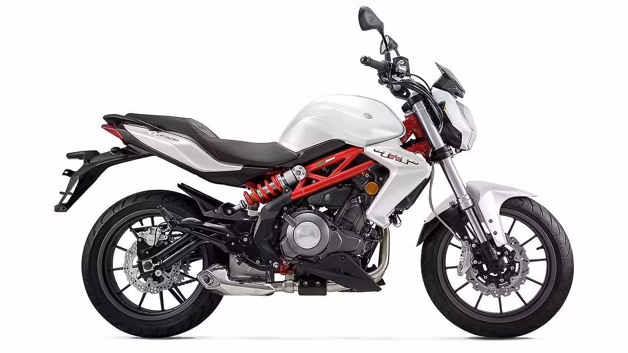 Benelli benelli tnt 300 bike available on rent in darjeeling